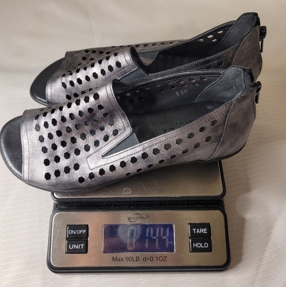 Sesto Meucci Eily Silver Laser Cut Wedge Sandals sz 6.5 - Picture 8 of 8